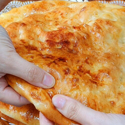 Превратили вареный картофель в выпечку: толчем в пюре, а затем запекаем в духовке