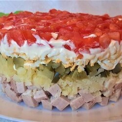 Рецепт салата с яйцами, овощами и свининой - Четыре вкуса                                             - 13 января                                             - 43799173258 - Медиаплатформа МирТесен