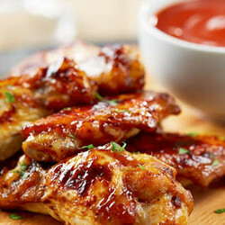 Берем куриные крылышки и готовим главную закуску на столе: жарим сразу много - Steak Lovers - медиаплатформа МирТесен