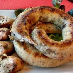 5 рецептов вкуснейшей домашней колбасы, приготовить которую самому не составит труда