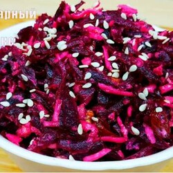 Необычный, но очень вкусный салат из обычной свеклы. Даже гурманы оценят! - Вкусные рецепты - медиаплатформа МирТесен