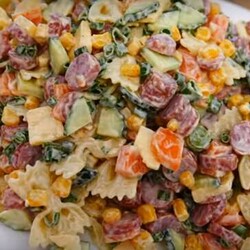 Сытный и вкусный салат с макаронами и колбасой - Четыре вкуса - медиаплатформа МирТесен
