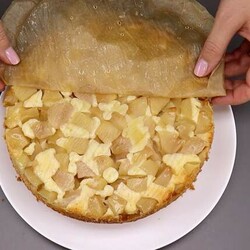 Просто выкладываю ЯБЛОКИ в форму и заливаю тестом: через полчаса на столе шикарный пирог (а я не устала) - Вкусные рецепты                                             - 7 февраля                                             - 43086257386 - Медиаплатфо