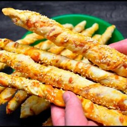 Невероятно вкусные СЫРНЫЕ ПАЛОЧКИ из готового слоеного теста - Вкусные рецепты - медиаплатформа МирТесен