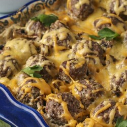 Картофель с грибами и фрикадельками