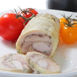 Лёгкий, нежный, аппетитный! Почти диетический, паровой куриный рулет