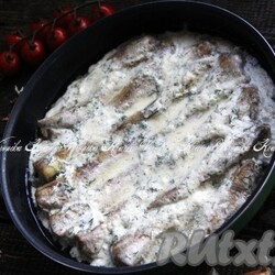 Минтай под сметанно-чесночным соусом на сковороде - 10 пошаговых фото в рецепте