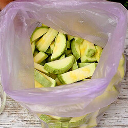 Малосольные кабачки за 2 часа: доходят прямо в пакете без использования банок и другой посуды