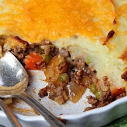 Пирог со свининой и яблоками