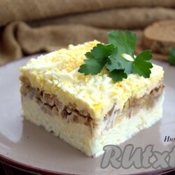 Салат с консервированной горбушей и плавленным сыром - 14 пошаговых фото в рецепте