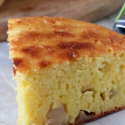 Вкуснейшая шарлотка с манкой и яблоками