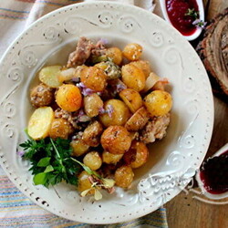 Запеченный молодой картофель с мясом в рукаве — рецепт для духовки - БУДЕТ ВКУСНО! - медиаплатформа МирТесен