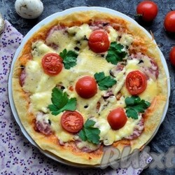 Пицца из слоёного дрожжевого теста на сковороде - 8 пошаговых фото в рецепте