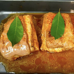 Заворачиваем сало в бумагу и ставим в духовку. За 90 минут испекли нарезку на бутерброды - Steak Lovers - медиаплатформа МирТесен