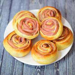 Слоеные розочки из колбасы - Четыре вкуса - медиаплатформа МирТесен