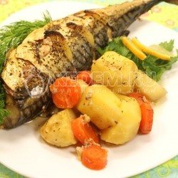 Скумбрия запеченная в рукаве с овощами