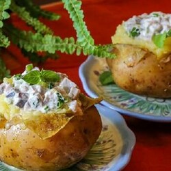 Запеченный картофель, фаршированный селедкой: бесподобное сочетание вкусов - Вкусные рецепты - медиаплатформа МирТесен