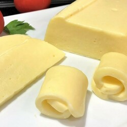 Грузинка на рынке поделилась секретным рецептом сыра. Гораздо вкуснее магазинного!