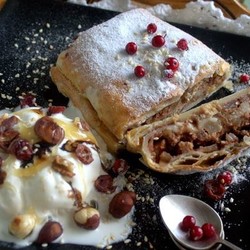 Слойки с яблоками и пломбиром