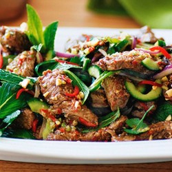 10 салатов для тех, кто любит мясо