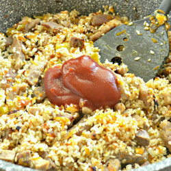 Рис на ужин не варим: смешиваем на сковороде стакан риса и томатный сок - Steak Lovers - медиаплатформа МирТесен