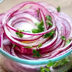 Шеф-повар показал, как правильно мариновать лук — быстрый «сухой» способ. Теперь только так и делаю! - Скатерть-Самобранка - медиаплатформа МирТесен