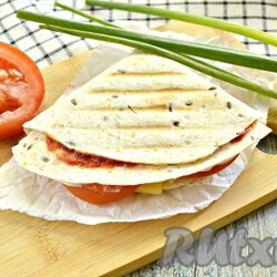 Сэндвич из тортильи - 9 пошаговых фото в рецепте