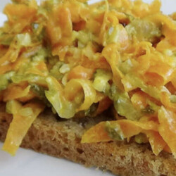 Делаем намазку из соленых огурцов и чеснока: закуска на замену маслу - БУДЕТ ВКУСНО! - медиаплатформа МирТесен