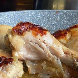 Курицу готовлю по-Еврейски — дешево, сердито, просто и очень ВКУСНО. Секрет — в луковом соусе - Вкусные рецепты                                             - 27 января                                             - 43360695535 - Медиаплатформа МирТесе