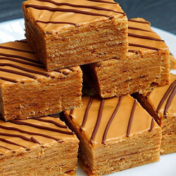 Медовик без духовки и хлопот: готовим на сковороде 30 минут