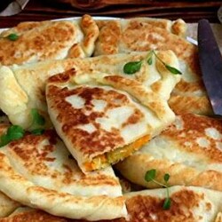 Картофельные пирожки с начинкой из соленых огурцов – это просто бомба! - БУДЕТ ВКУСНО! - медиаплатформа МирТесен