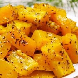 Тыква с чесноком в духовке: дома просят добавку