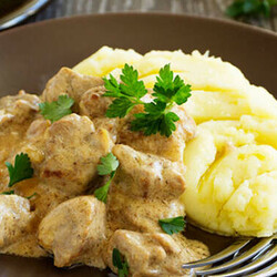 Бефстроганов по графскому рецепту: 500 грамм мяса и стакан сметаны - Steak Lovers - медиаплатформа МирТесен