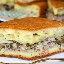 Заливной пирог с картофелем и сайрой: так и хочется взять кусочек - Скатерть-Самобранка - медиаплатформа МирТесен