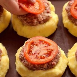 Вкусный и сытный обед из фарша и картофеля: простой рецепт