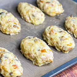 Соединяем курицу, грибы, лук и картошку: делаем в духовке замену котлетам