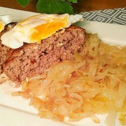 Бифштекс с яйцом