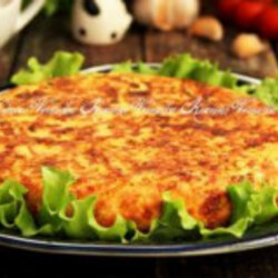 Картофельная запеканка с курицей на сковороде