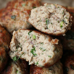 Расскажу, как я готовлю очень сочные и пышные котлеты: добавляя в фарш вместо хлеба и батона совсем другой ингредиент - Скатерть-Самобранка - медиаплатформа МирТесен