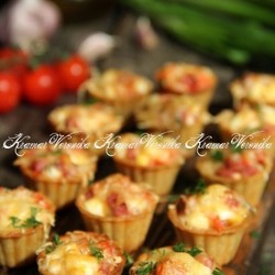 Тарталетки с колбасой и сыром в духовке - 9 пошаговых фото в рецепте