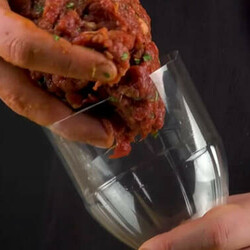 Засовываем фарш в пластиковую бутылку и делаем люля-кебаб как в ресторане - Steak Lovers - медиаплатформа МирТесен