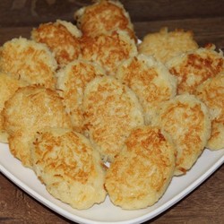 Обычные драники уже давно не жарю. Готовлю вот такие картофельные оладьи
