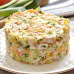 Салат "Обжорка" с курицей и свежим огурцом