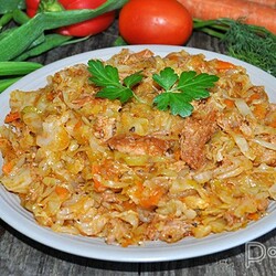 Тушеная капуста с тушенкой