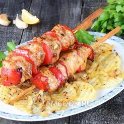 Куриный шашлык с картошкой в духовке — рецепт с фото