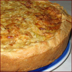 Луковый пирог с плавленными сырками