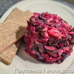 Зимний салат из морской капусты и свёклы. Рецепт с фото