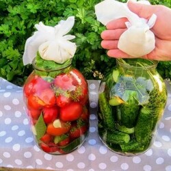 Рецепт стащила у подруги, и третий год закрываю! Помидоры и огурцы холодным способом - Вкусные рецепты - медиаплатформа МирТесен