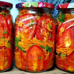 Закатываем помидоры вместе с морковью пробовать