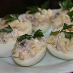 Самая лучшая закуска во все времена — варёные яйца с селёдочным салатом - Вкусные рецепты - медиаплатформа МирТесен